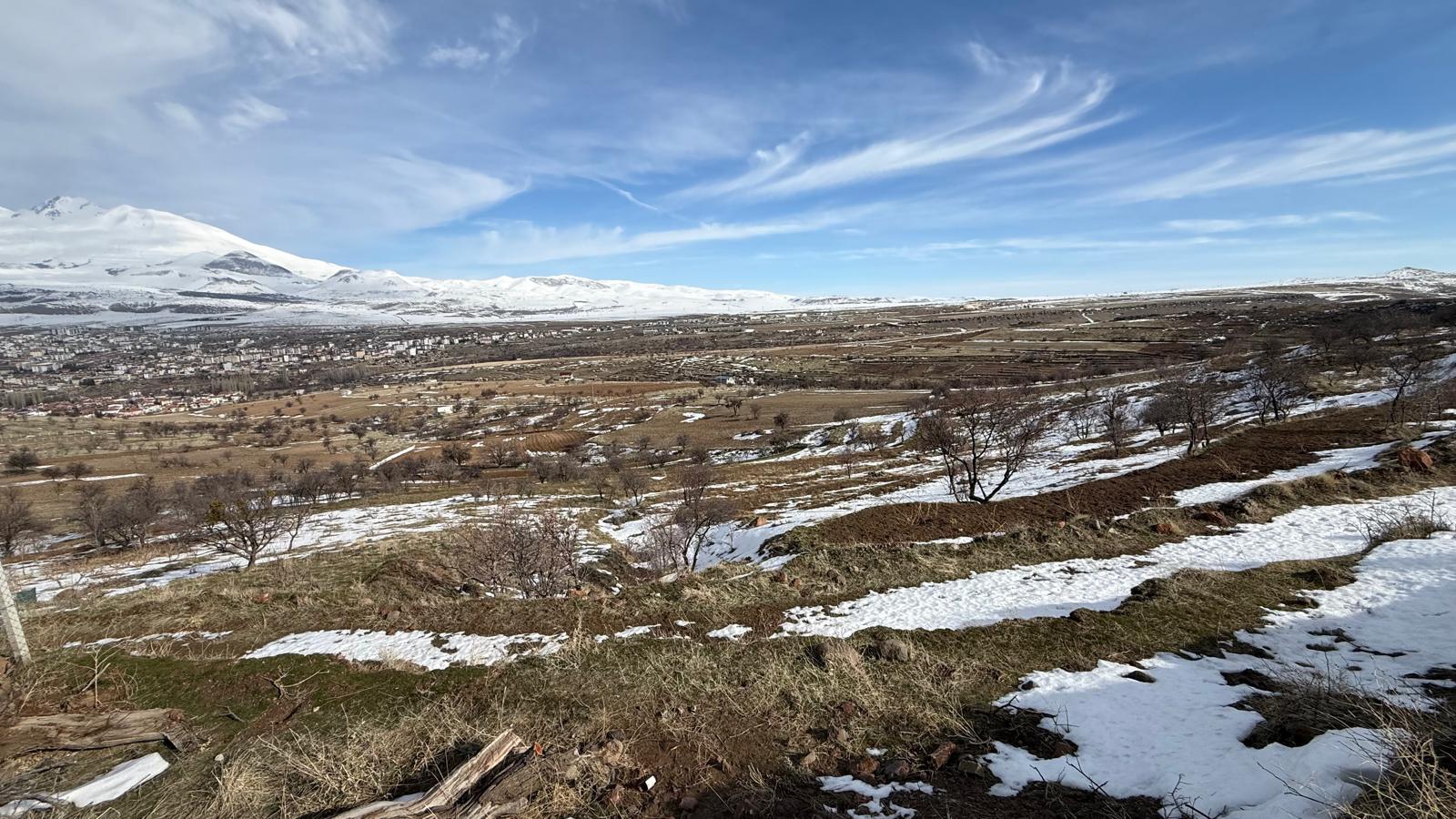 KAYSERİ DEVELİ FATİH MAHALLESİ EĞRİBOYUN MEVKİİNDE SATILIK BAĞ YERİ